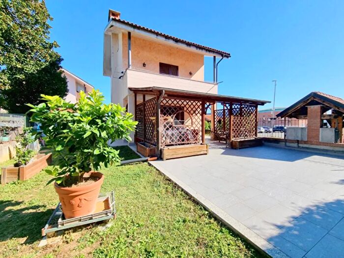 Casa con 6 locali in vendita in Via Primo Levi, San Francesco Al Campo