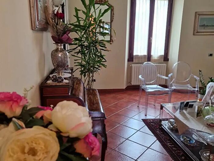 Casa con 7 locali in vendita in Signa