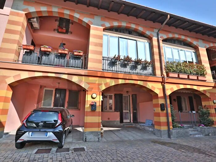 Casa trilocale in vendita in Via Roma, Longone Al Segrino