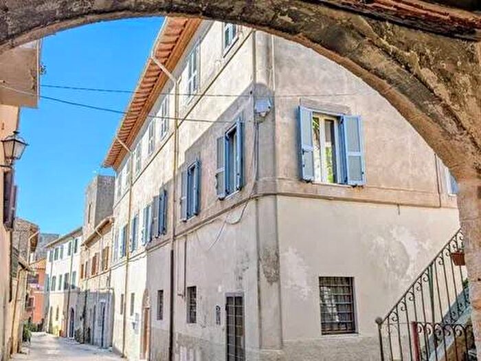 Appartamento quadrilocale in affitto in Via San Martino, Centro Storico, Tarquinia