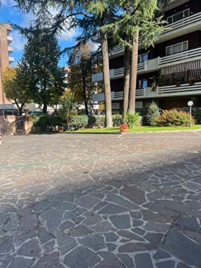 Appartamento con 6 locali in affitto in Via Duccio di Buoninsegna, Tintoretto, Roma