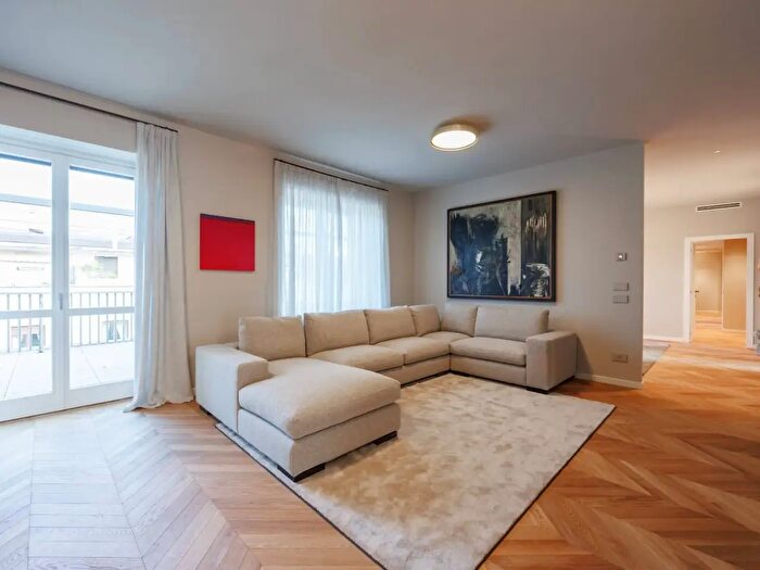 Appartamento con 6 locali in affitto in Via Buozzi, Torino