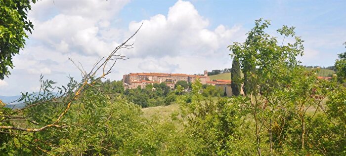 Casa con 10 locali in vendita in Monteverdi Marittimo