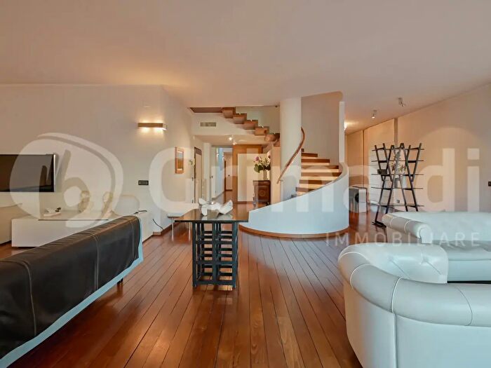 Appartamento con 6 locali in vendita in La Spezia