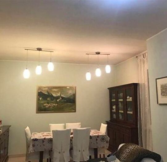 Casa con 6 locali in vendita in Reggio Emilia