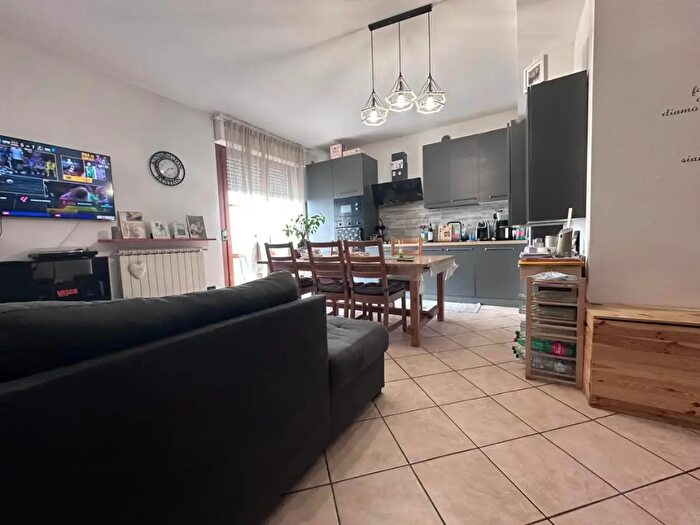 Appartamento quadrilocale in vendita in Filippo Turati, Cascina