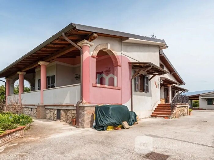 Casa con 7 locali in vendita in Via Colle del Pero, Zagarolo