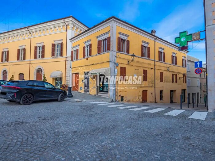 Appartamento con 9 locali in vendita in Piazza Giacomo Matteotti, Potenza Picena