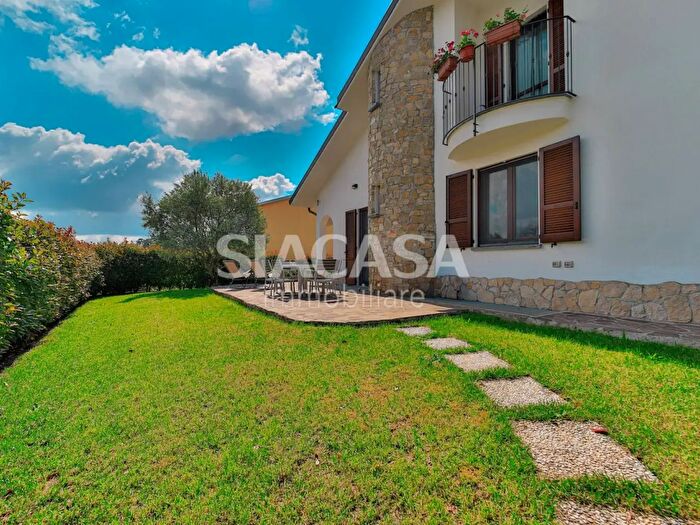 Casa con 5 locali in vendita in Via Belvedere, Bernareggio
