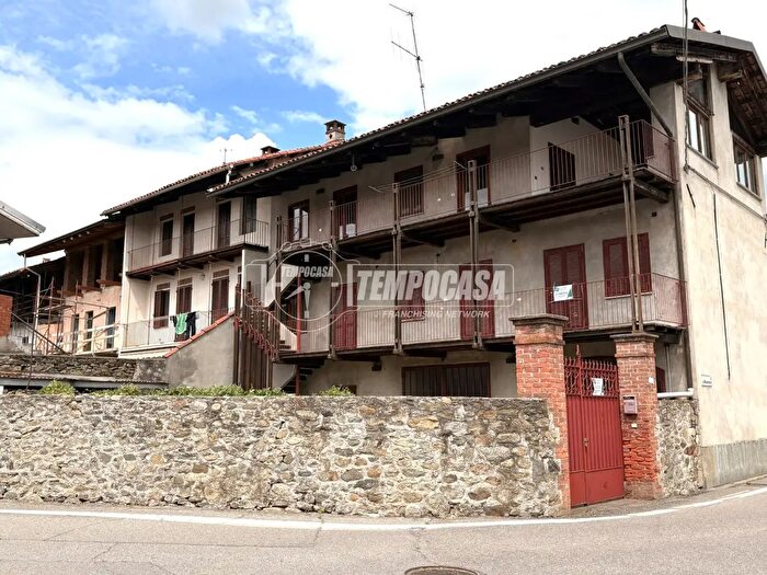 Casa con 7 locali in vendita in Via IV Novembre, Settimo Rottaro