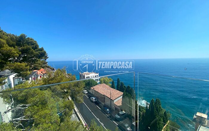 Appartamento quadrilocale in vendita in Strada Rotabile Capo Nero, Sanremo