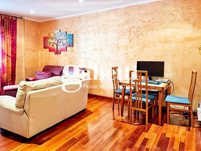 Appartamento trilocale in vendita in Via Roviano, Roma