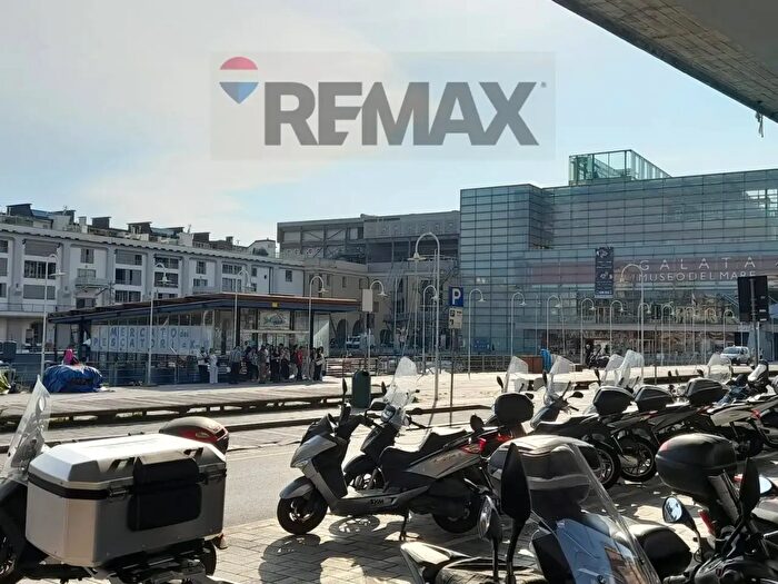 Appartamento con 6 locali in vendita in Via Antonio Gramsci, Genova