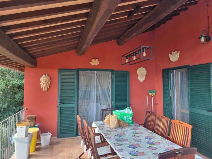 Casa con 8 locali in vendita in Via Cinque Cerri, Bettona