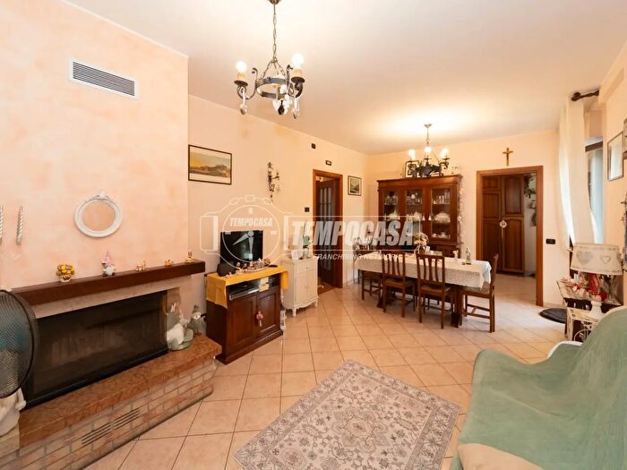 Appartamento quadrilocale in vendita in Via dello Scudo, Perugia
