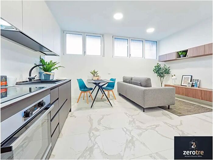 Appartamento trilocale in vendita in Via Benevento, Milano