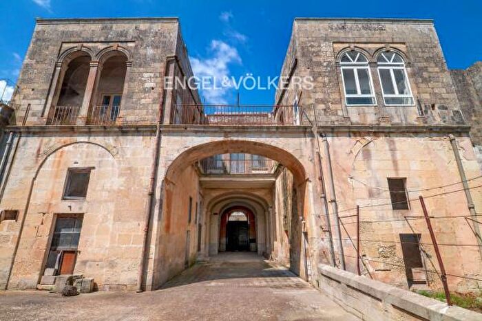 Casa con 6 locali in vendita in Via Giacomo Matteotti, Maglie