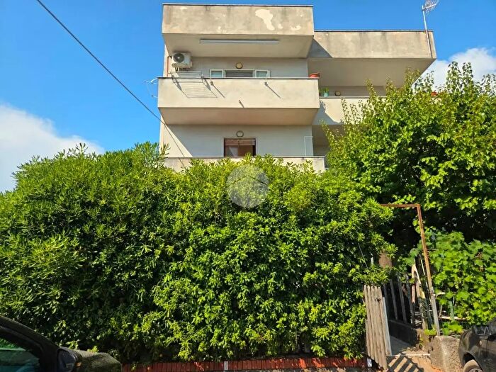 Appartamento trilocale in vendita in Via Provinciale, Tortora