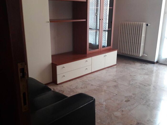 Appartamento trilocale in affitto in Via Francesco Giarelli, Piazzale Milano Stazione, Piacenza