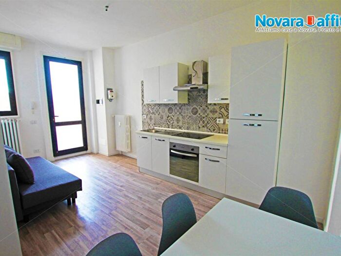 Appartamento trilocale in affitto in Piazza Giuseppe Garibaldi, Centro Stazione, Novara