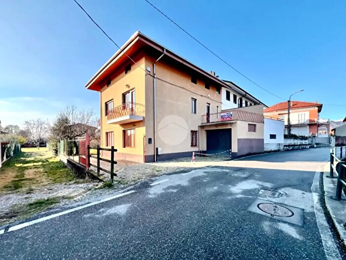 Casa con 7 locali in vendita in Via Banna, Balangero
