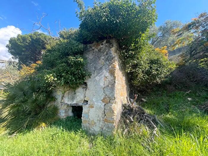 Casa bilocale in vendita in Via Sapergo, Bordighera