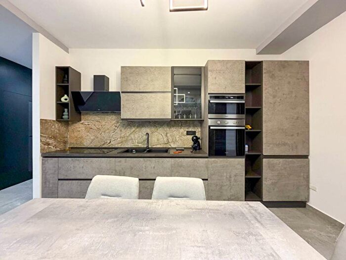 Appartamento quadrilocale in vendita in Via Vincenzo Barletta Traversa, Lungomare, Pozzuoli