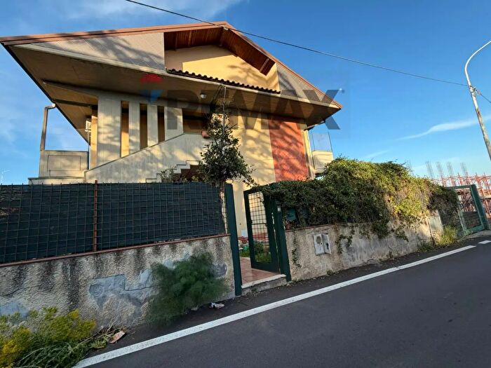 Appartamento quadrilocale in vendita in Via dei Ciclamini, San Pietro Clarenza