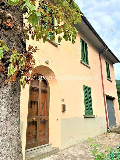 Casa con 6 locali in vendita in Piazza del Comune, Vernio