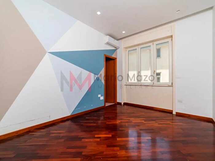 Appartamento quadrilocale in vendita in Via Francesco Manzo, Salerno
