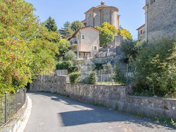 Casa con 5 locali in vendita in Via Luigi Solidati Tiburzi, Centro, Contigliano