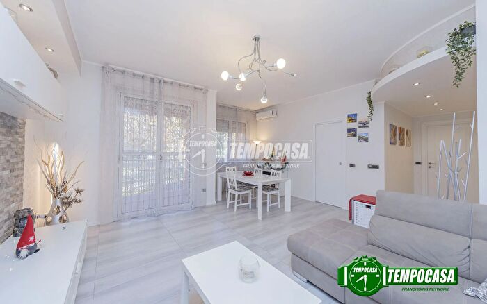 Appartamento trilocale in vendita in Via Raffaello Sanzio, Cesano Boscone