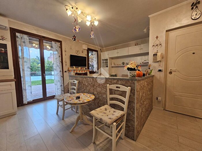 Appartamento trilocale in vendita in Via degli Alpini, Cassine