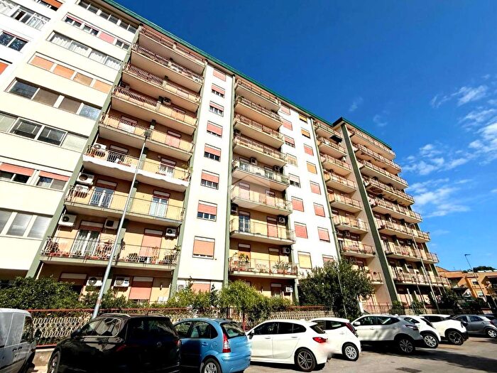 Appartamento quadrilocale in vendita in Via Franz Lehar, Palermo