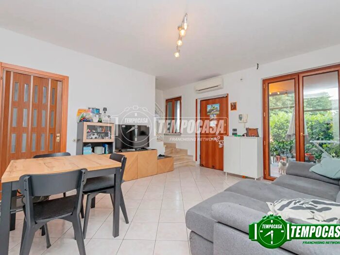 Casa trilocale in vendita in Via Monte Grappa, Zeccone