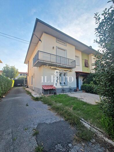 Appartamento con 5 locali in vendita in Za della Vittori, Prato