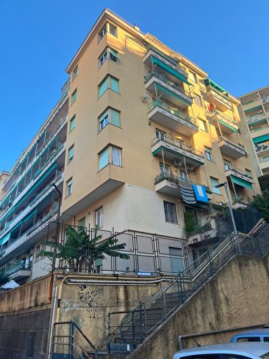 Appartamento con 7 locali in vendita in Via Federico Donaver, Genova