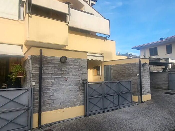 Casa con 5 locali in vendita in Via San Marco Papa, Lariano