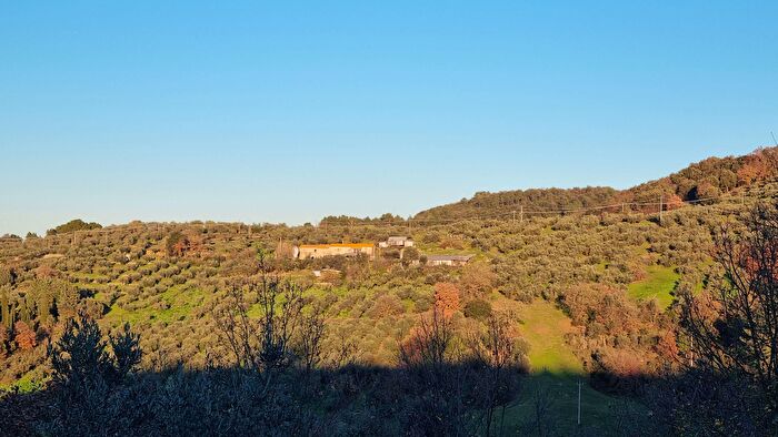 Casa con 10 locali in vendita in Torgiano
