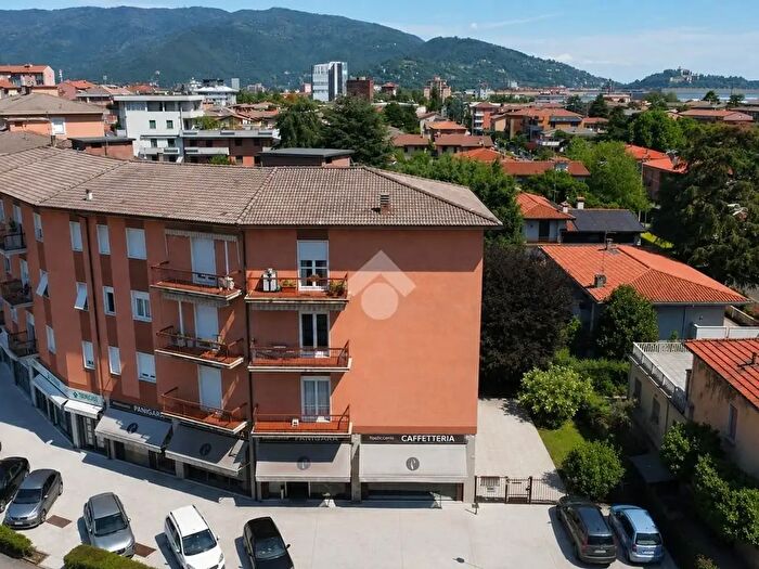 Appartamento trilocale in vendita in Via della Chiesa, Brescia