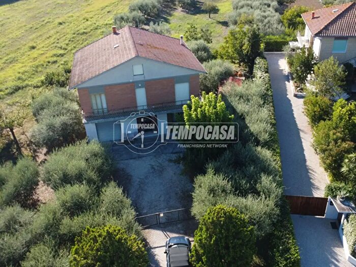 Casa con 8 locali in vendita in Sant'Elpidio A Mare
