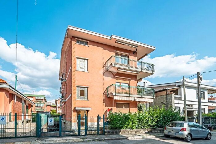 Appartamento con 6 locali in vendita in Via Bussoleno, Collegno