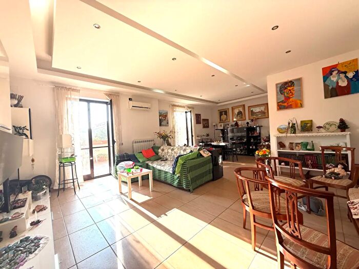 Appartamento trilocale in vendita in Via Ripuaria, Giugliano In Campania