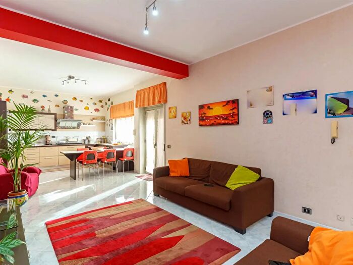 Appartamento con 6 locali in vendita in Via Abramo Lincoln, Misterbianco