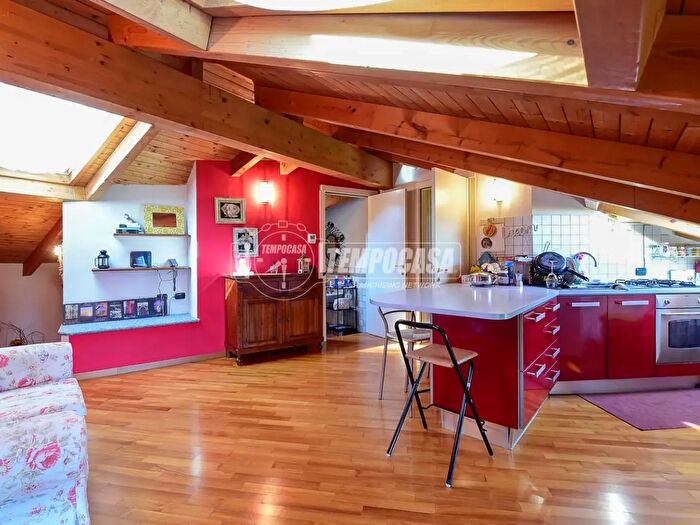 Appartamento bilocale in vendita in Via San Maurizio, Erba