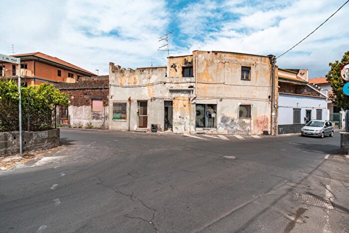 Appartamento trilocale in vendita in Via Gravina, Tremestieri Etneo