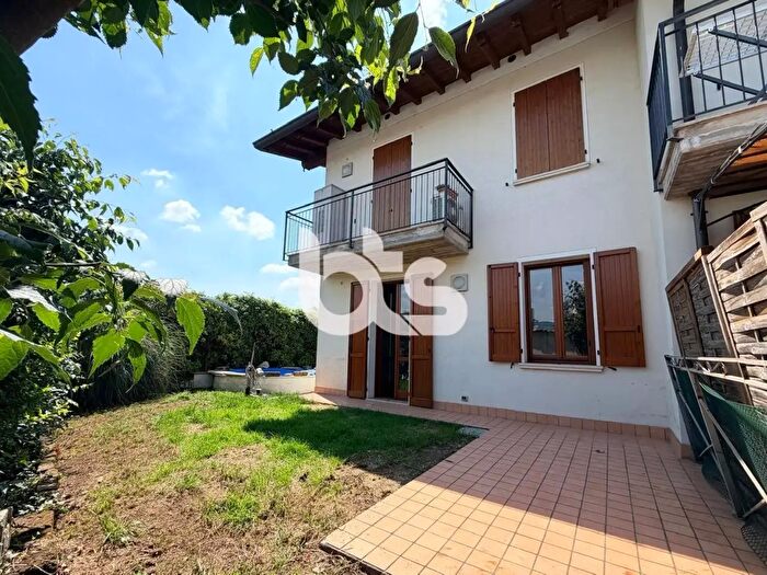 Appartamento trilocale in vendita in Via Padeno, Rodengo Saiano