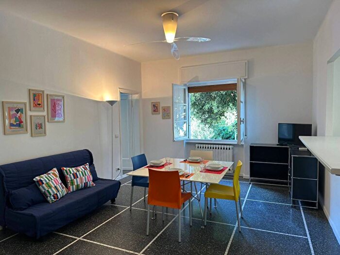 Appartamento quadrilocale in affitto in Via Lorenzo De Raymondi, Centro, Finale Ligure