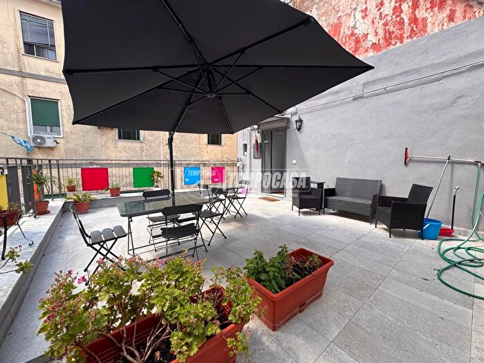 Appartamento trilocale in vendita in Vico della Neve, Napoli