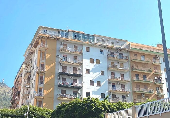 Appartamento in vendita in Via Ammiraglio Rizzo, Palermo